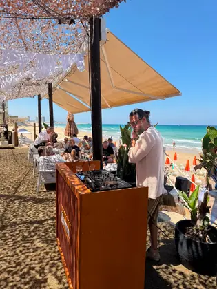 תקליטן באירוע יום הגיבוש של TCM טכנולוגיות